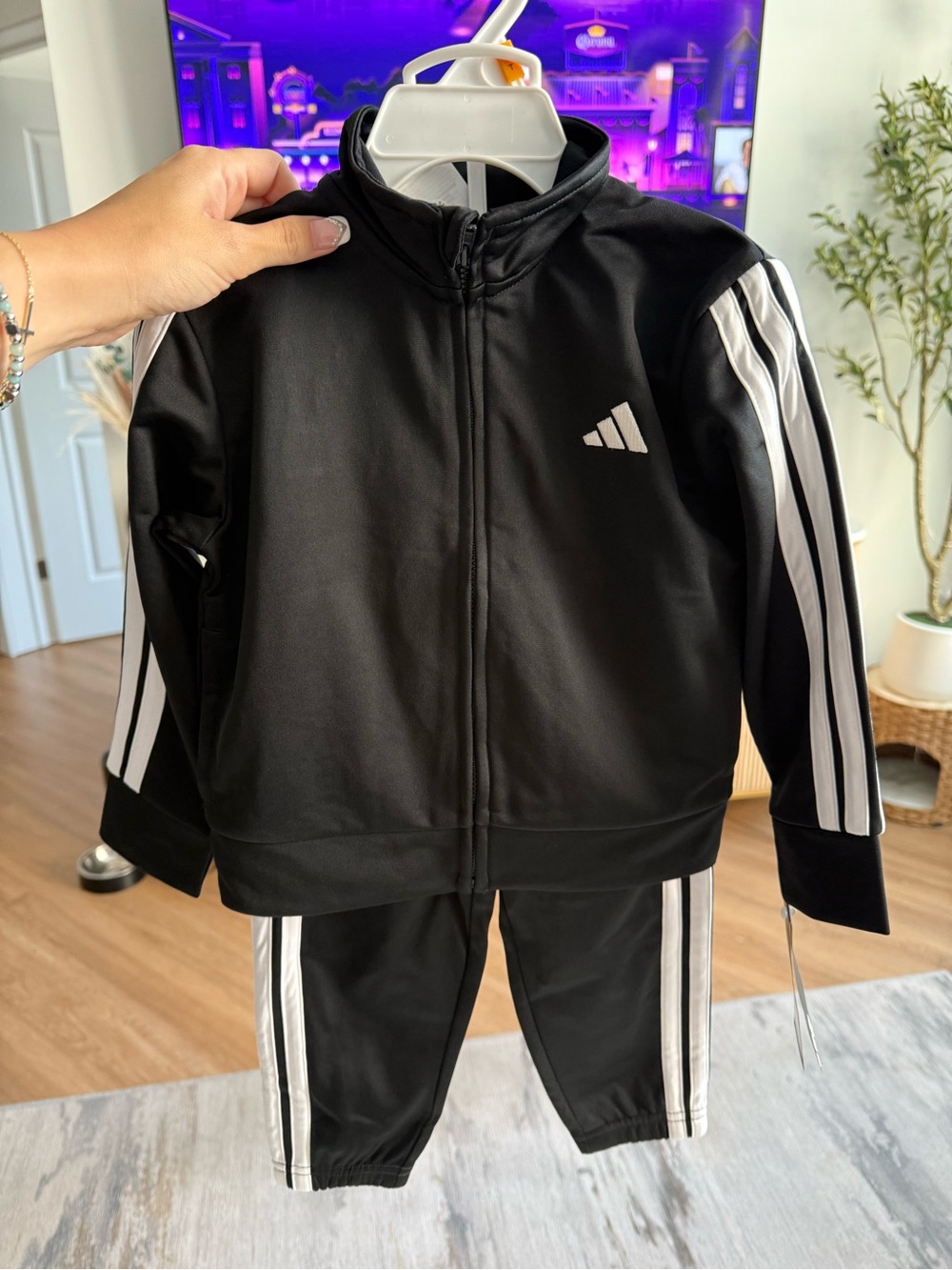 NWT Adidas Boys Black & White Track Suit Size 3T